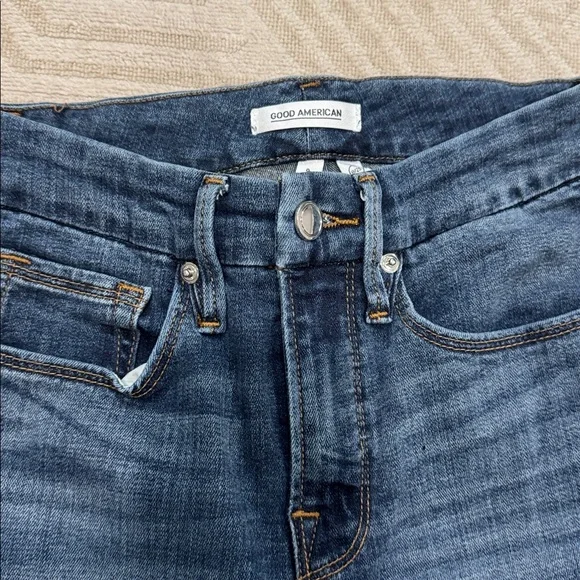 good American good legs crop jeans
size 25
worn once - Picture 3 of 4
